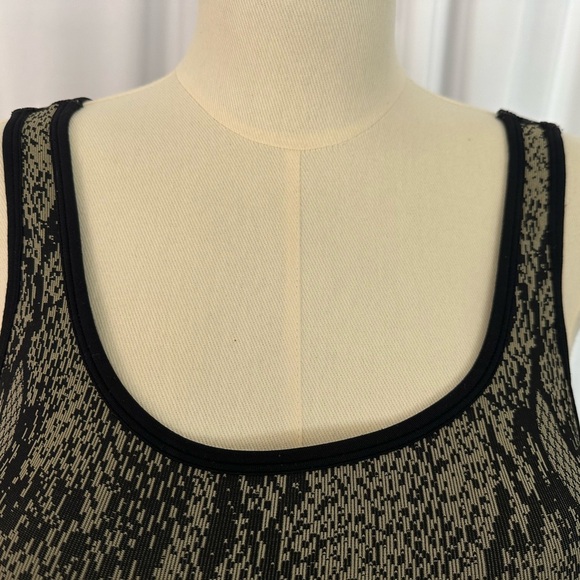 Fabletics Kamila Seamless Black and Tan Sports Bra - Picture 9 of 13